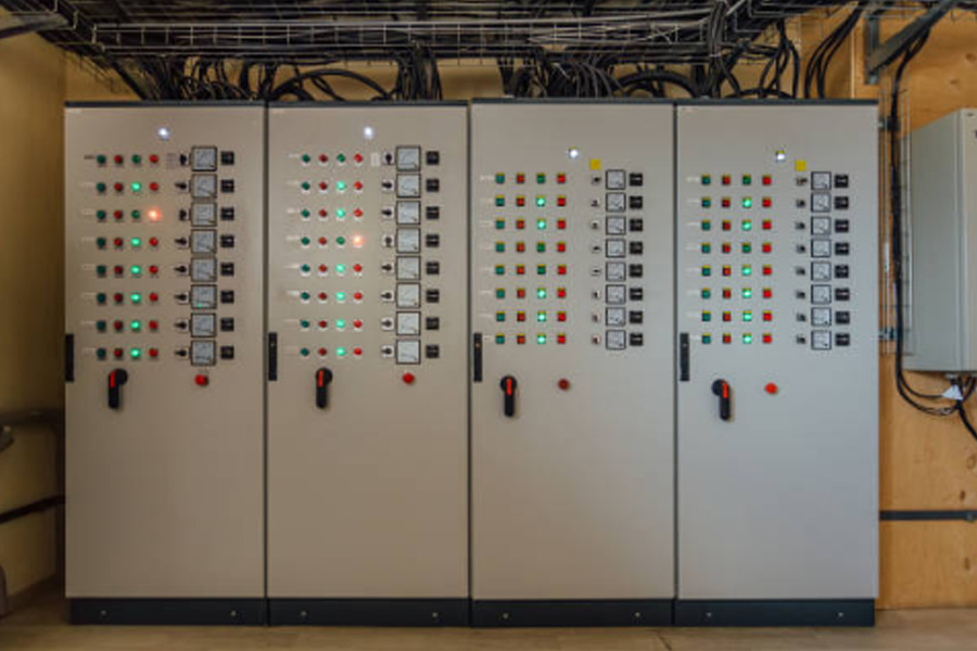 電氣MCC控制柜散熱奧秘：鈑金結(jié)構(gòu)設(shè)計如何保障設(shè)備穩(wěn)定運行？